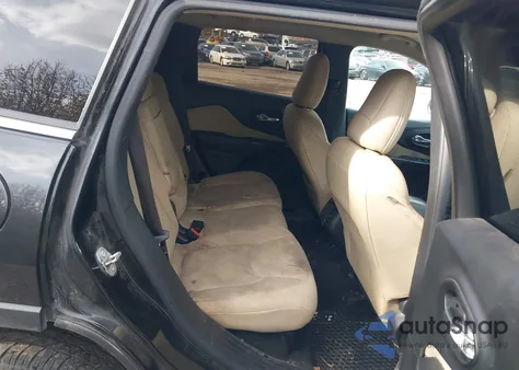 2016 Jeep Cherokee Latitude z USA, uszkodzony, nr VIN 1C4PJMCB4GW131844